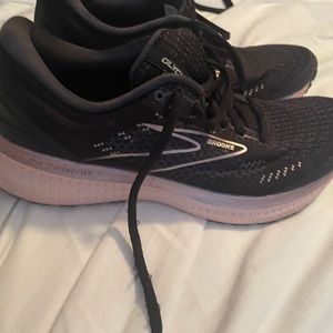 Brooks Glycerin size 9.5. Pink and a light rose pink color